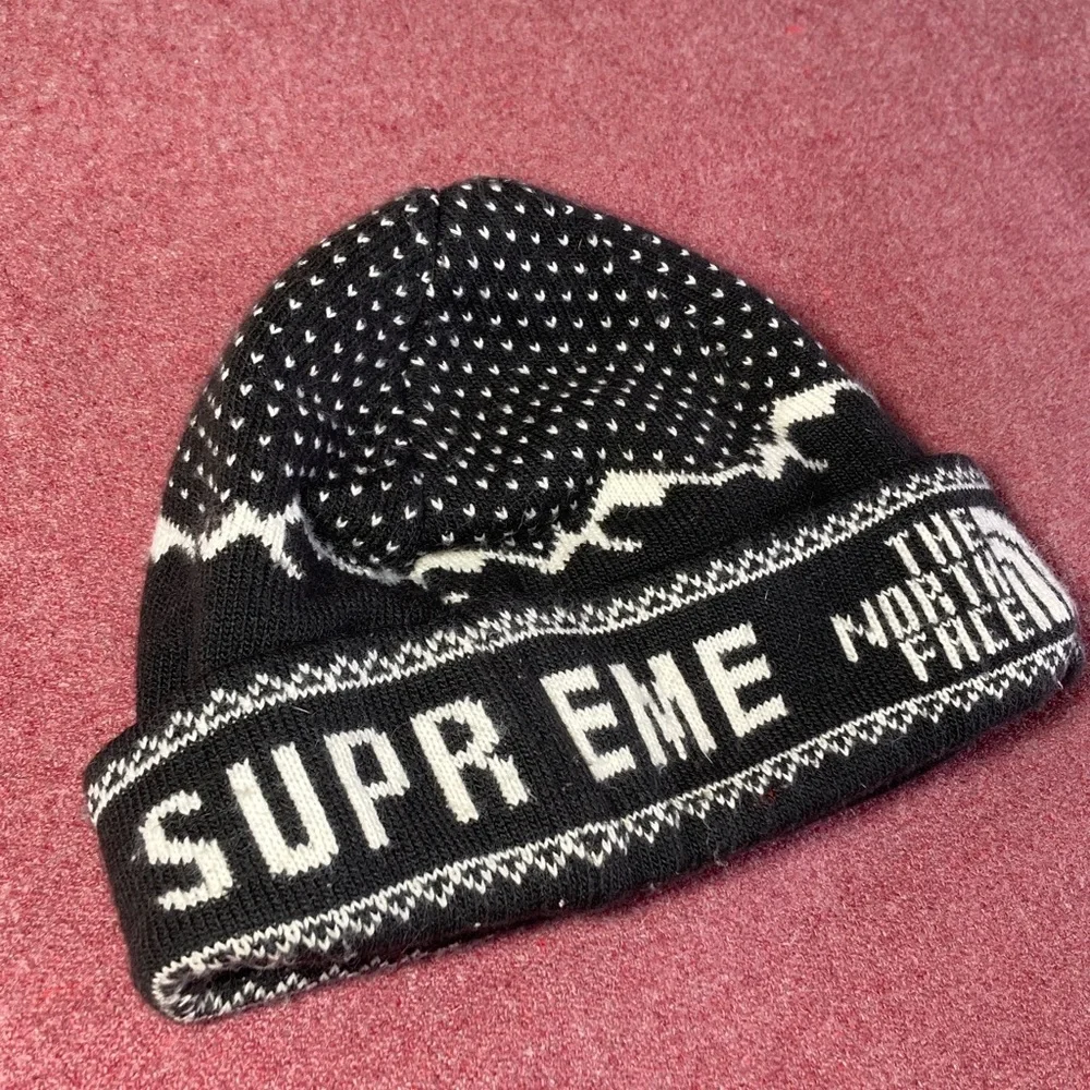 NORTH FACE X SUPREME Beanie - Picture 4 of 15